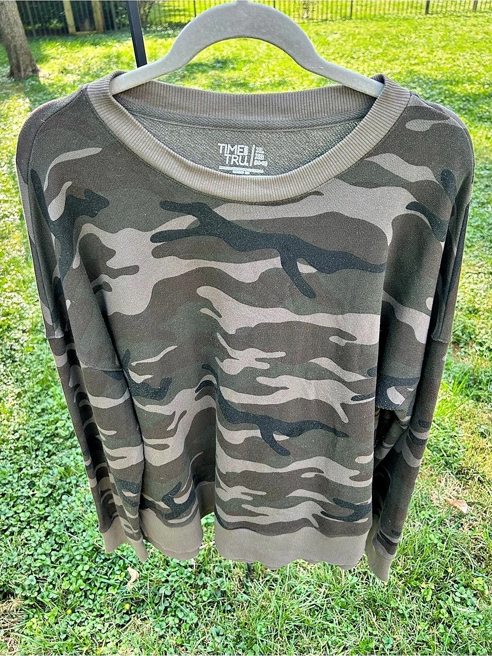 Time and Tru Camo Shirt in Green & Gray Size XL 16/18 Like New